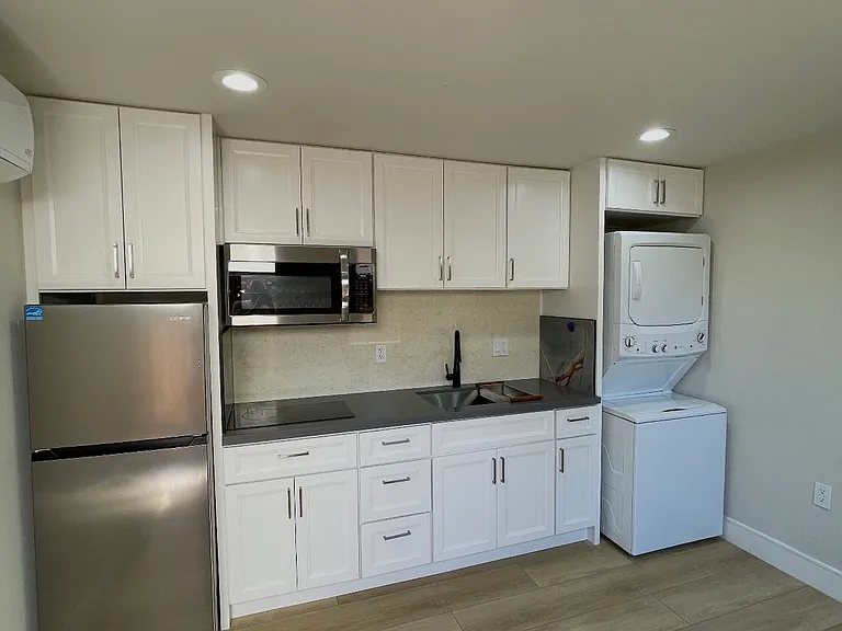2525B Waverley St — Photo 7