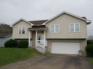 8901 Bunker Ln, Crystal Lake, IL 60014
