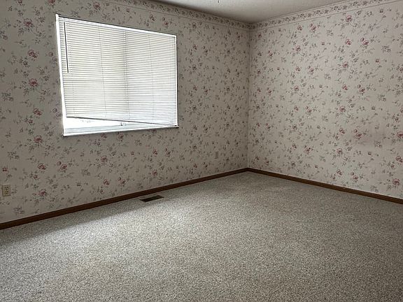4th image of 2212 Central Parkway Dr