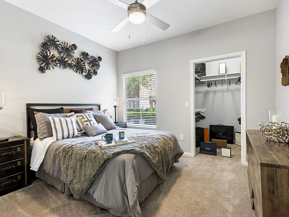 The Beverly at Shadow Lake apartments community photo