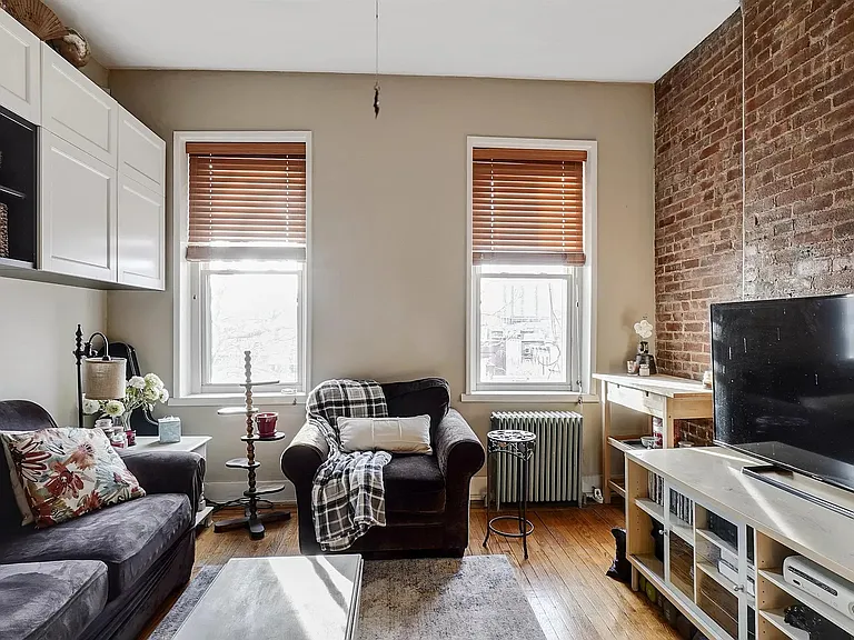 832 Washington St #6 — Photo 1