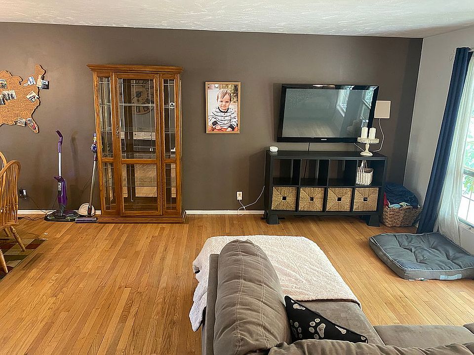 Upstairs open living/dining 