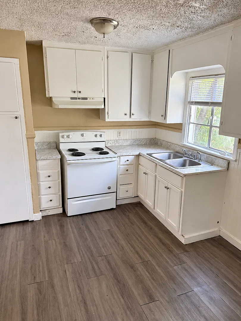Welcome Home to 782 Launcelot Road, Jackson, MS 39206! — Photo 2