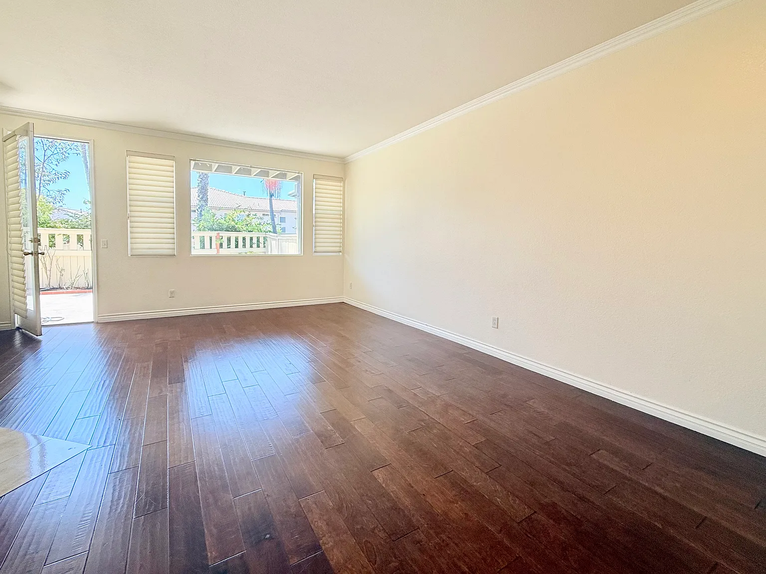 3 bed, 2.5 bath, 1670 sqft, $3,750 — Photo 3