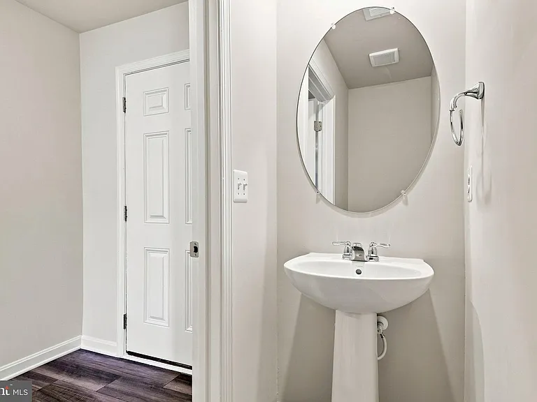 417 Seeback Dr — Photo 10