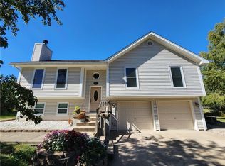 20 Skyline Dr, Adrian, MO 64720