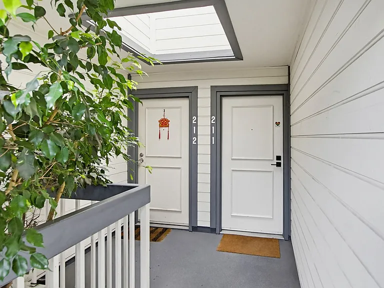 3950 Cleveland Ave #211 — Photo 5
