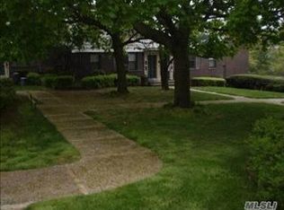 6961 Park Dr E, Kew Garden Hl, NY 11367