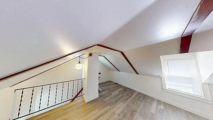 302 4th St NE — Photo 3