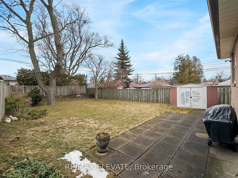 56 Amberdale Dr — Photo 17