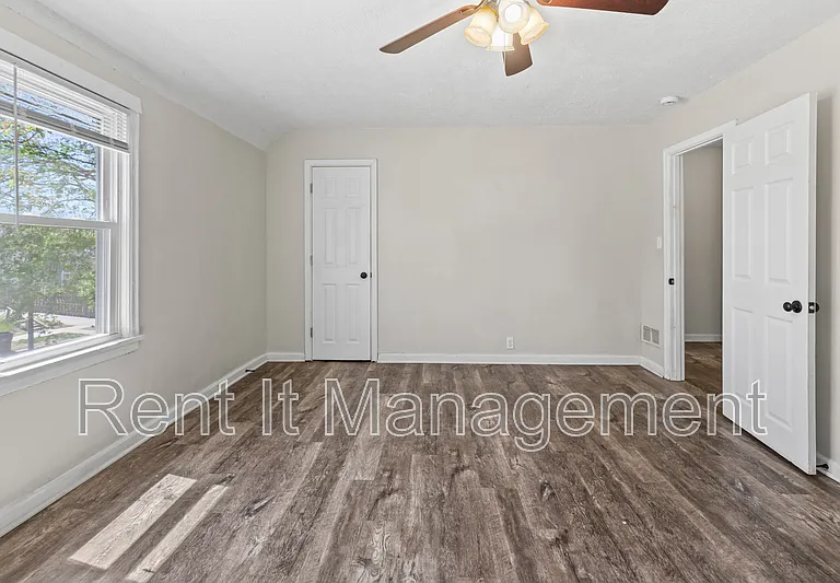 3314 Franklin St — Photo 17