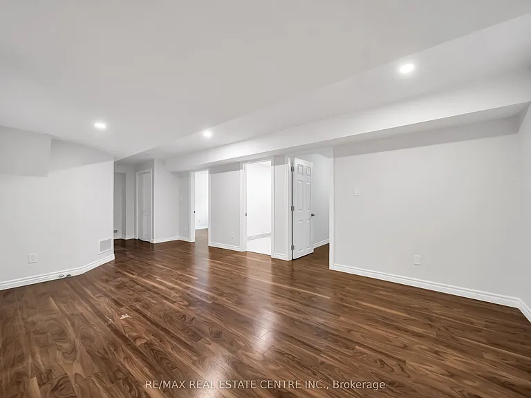 1074 Farmstead Dr — Photo 19