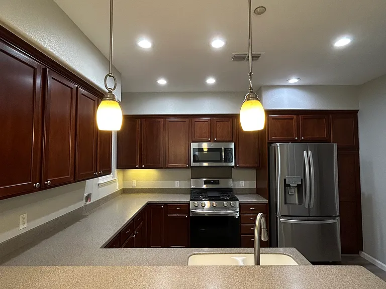 228 W Lucita Way — Photo 9