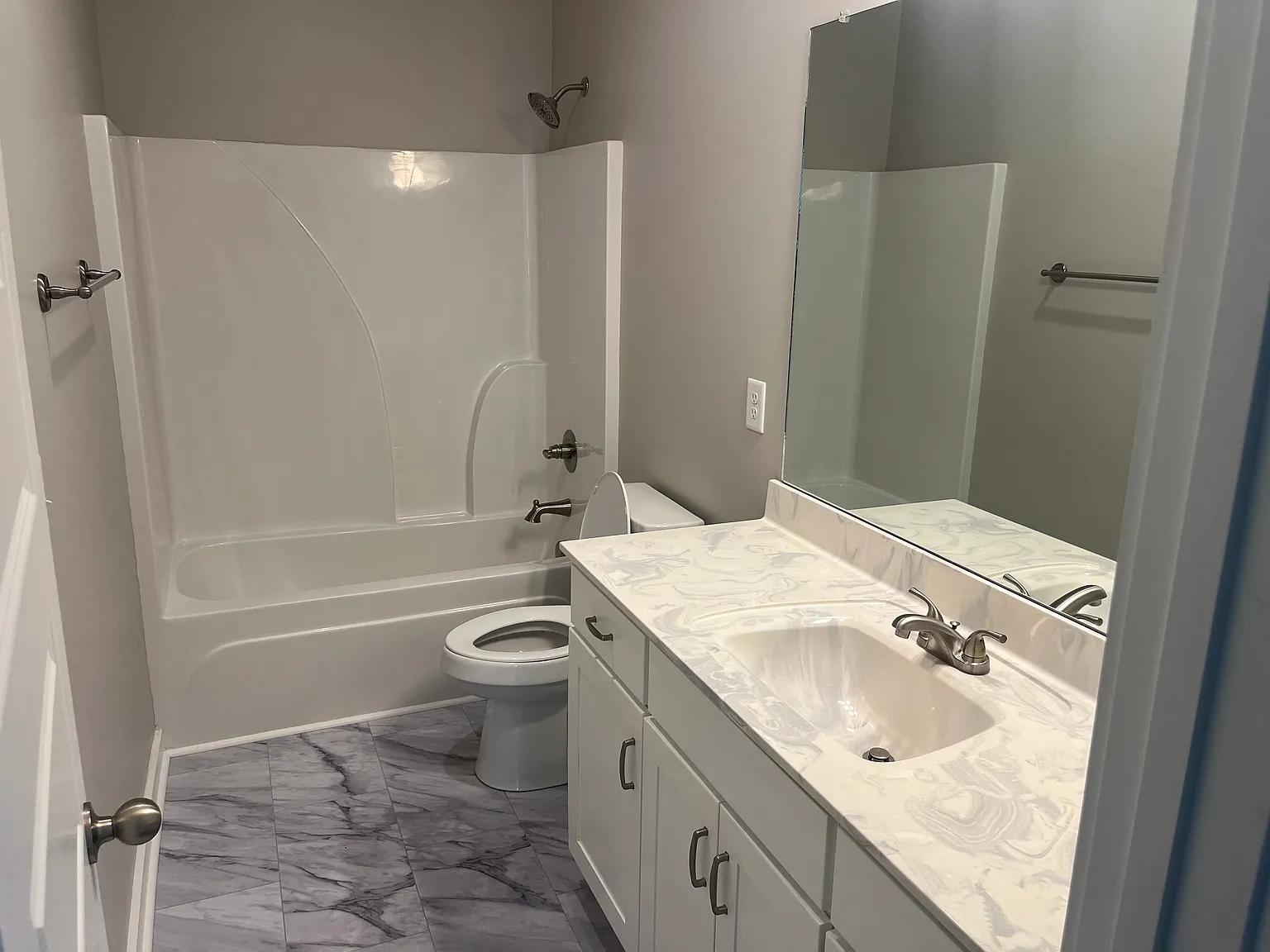 2 bed, 900 sqft, $1,500 — Photo 4