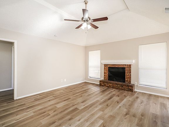 3rd image of 2110 Mesa Wood Dr