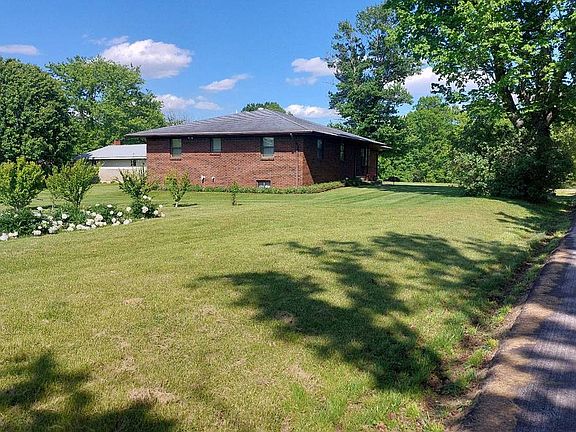 3rd image of 7760 Coxs Rd NW