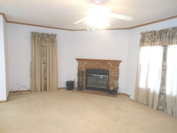 4th image of 896 Aspen Dr
