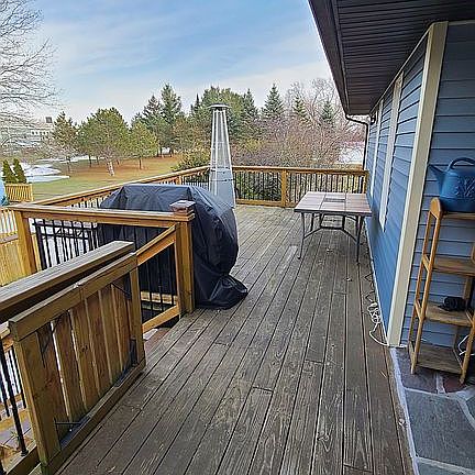 3rd image of 806 Linden St