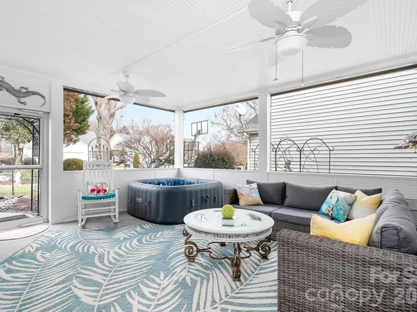 15618 Seafield Ln, Huntersville, NC 28078