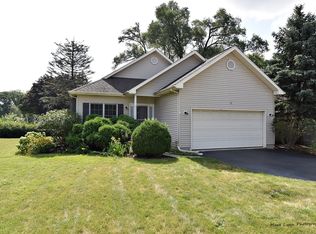 9 Syril Dr, Geneva, IL 60134