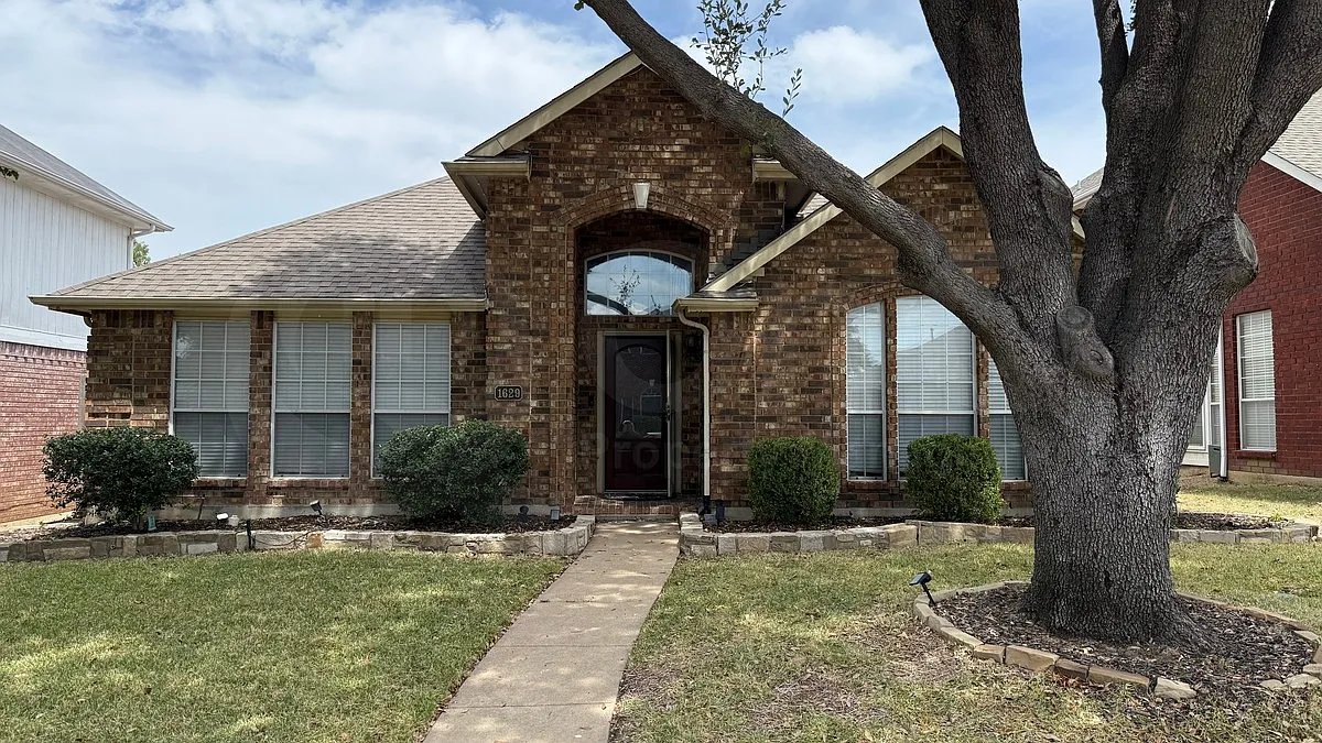 3 bed, 2.0 bath, 2091 sqft, $2,900 — Photo 2