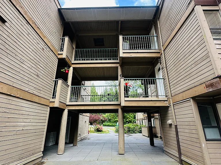 9131 Capella Dr #303 — Photo 4