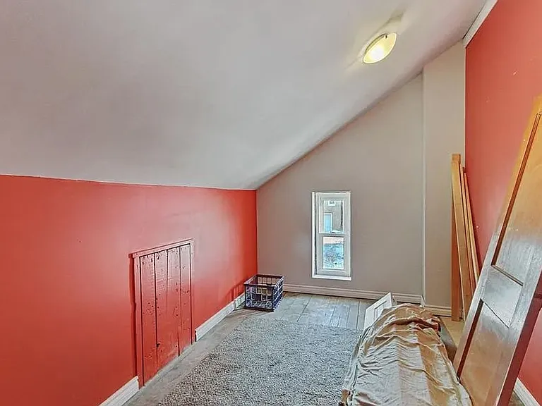 216 W Broadway — Photo 16