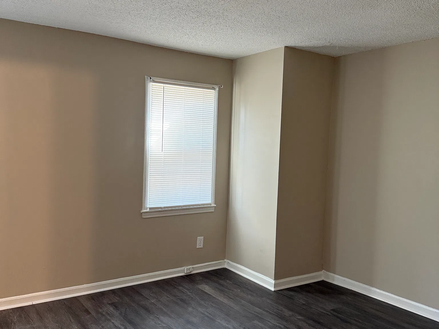 3 bed, 2.5 bath, 1468 sqft, $1,250 — Photo 2