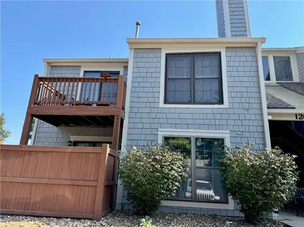 12011 W 58th Pl, Shawnee, KS 66216
