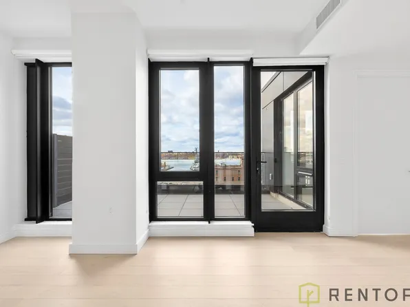 555 West 45th Street image 3 of 18