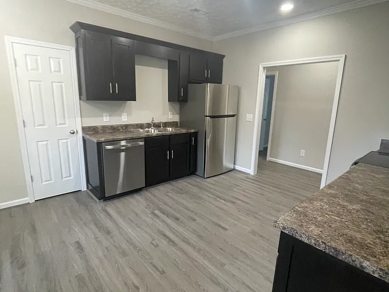 628 Alexandria Rd SW — Photo 4