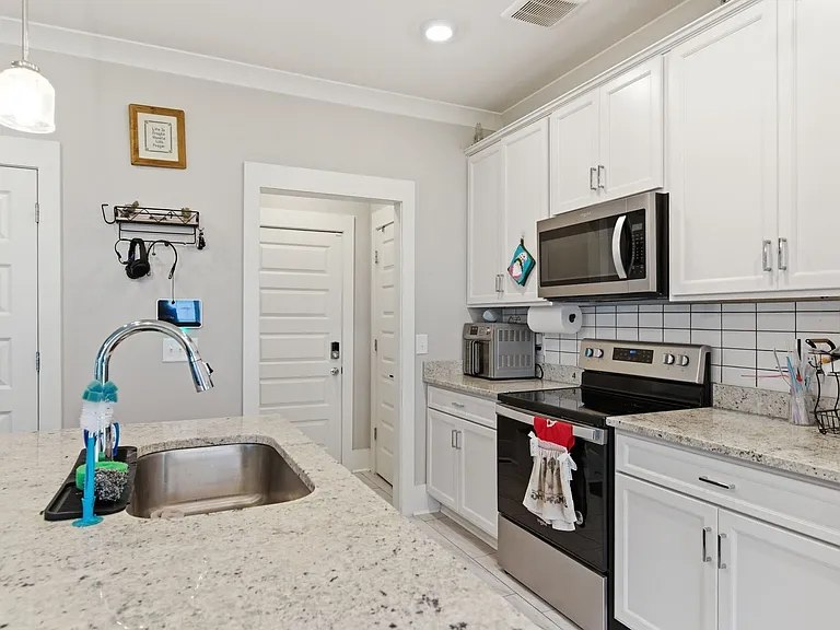 8649 Lawson Dr — Photo 9