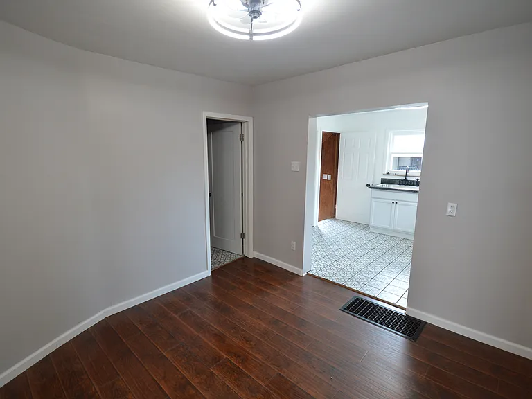 332 Sheldon St — Photo 10