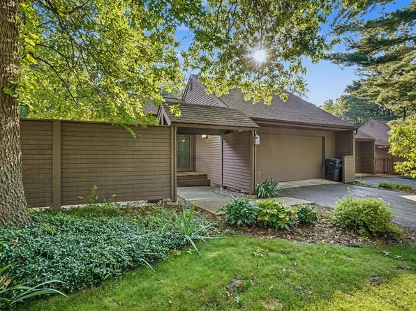 1008 Cohasset Ln, Kalamazoo, MI 49008