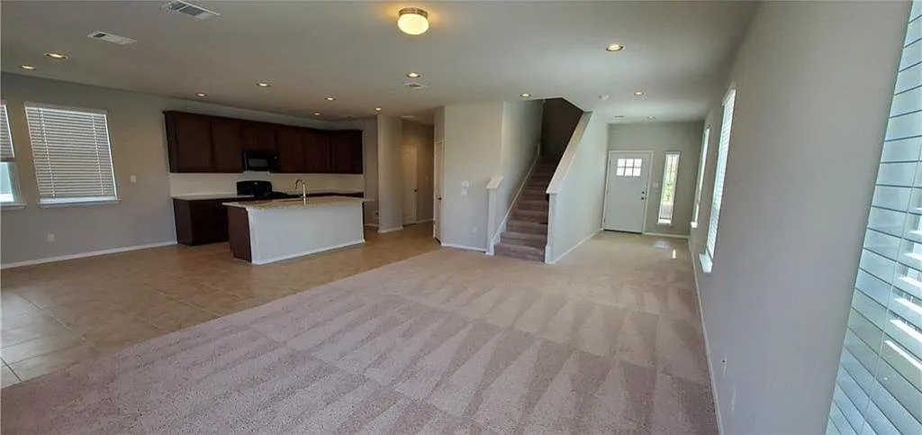 4 bed, 2.5 bath, 2312 sqft, $2,150 — Photo 2