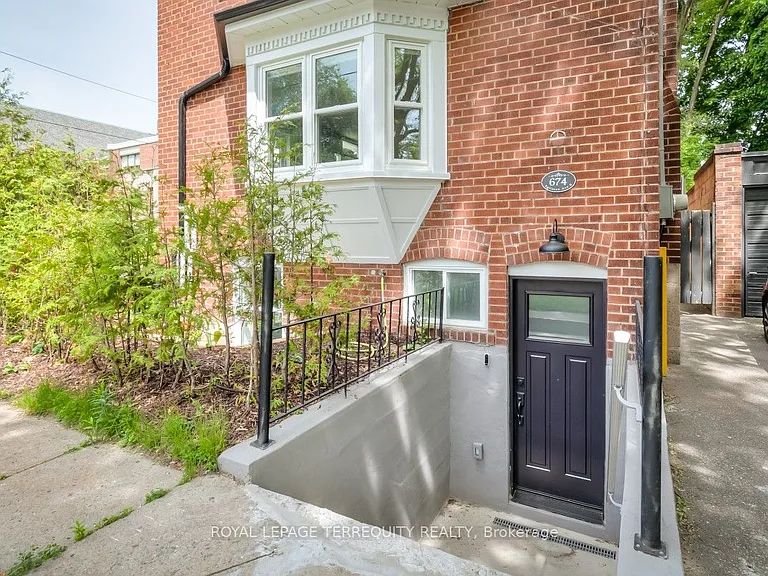 674 Eglinton Ave E #LOWER — Photo 9