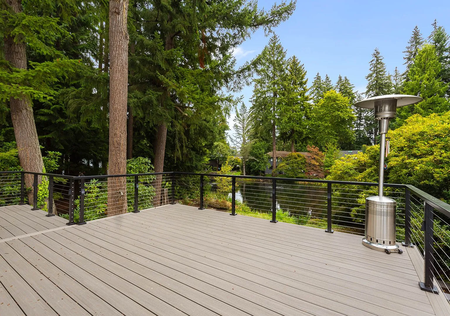 Remodeled 4 Bedroom Kirkland Retreat with Private Waterfront Setting — Photo 4