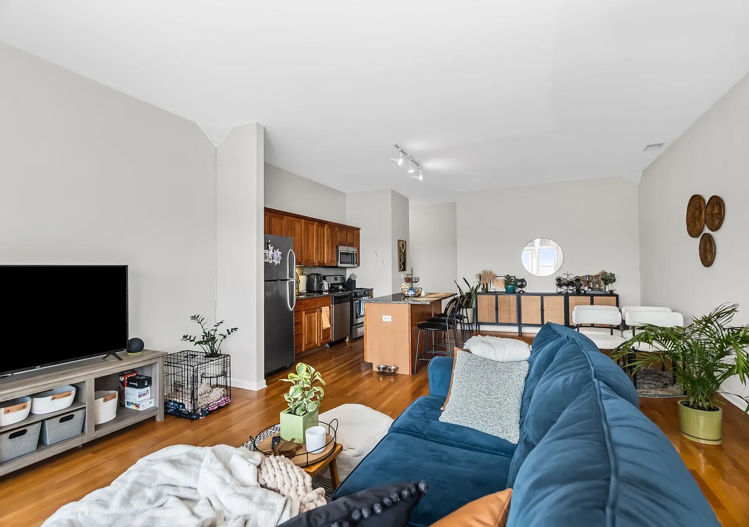 1542 N Damen/2010 W Pierce — Photo 4