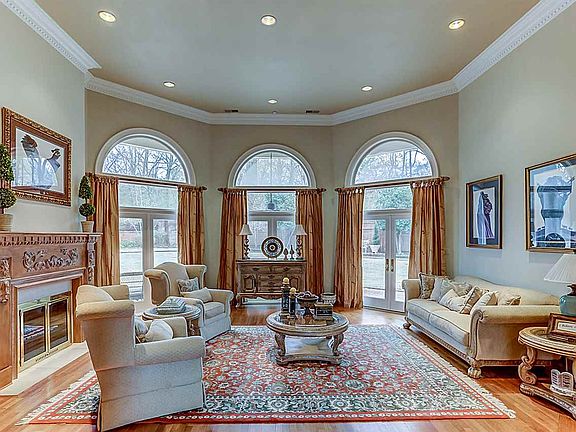 5th image of 3460 Glen Green Cres