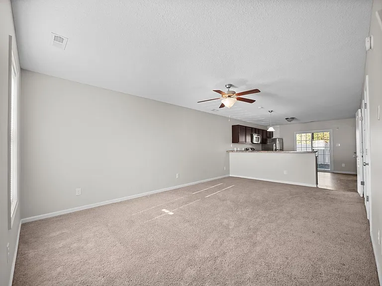 102 W Murrow Ln — Photo 5