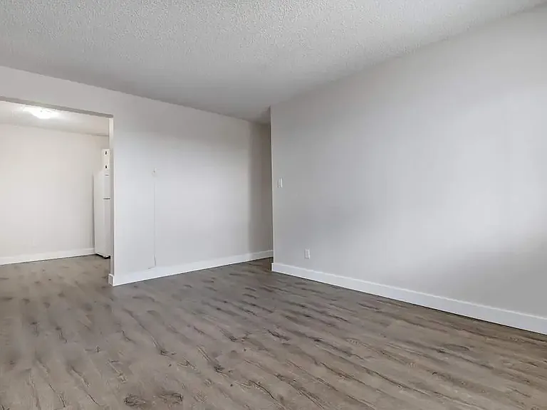 74 Dumont Cres — Photo 18