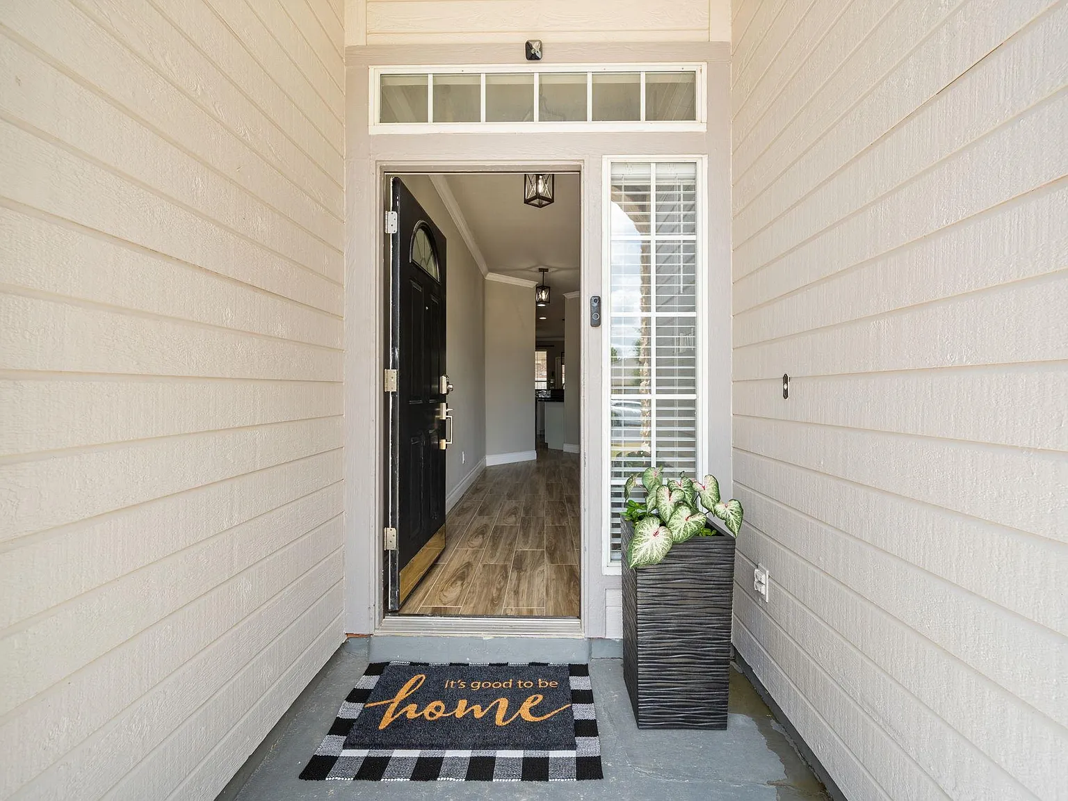 3 bed, 2.0 bath, 2026 sqft, $2,235 — Photo 4