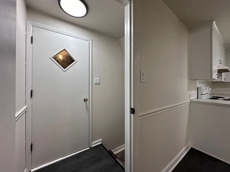 490 Saint Bernard Dr — Photo 23