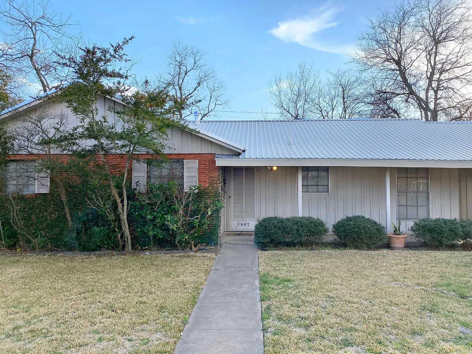 3 bed, 1177 sqft, $2,300 — Photo 2