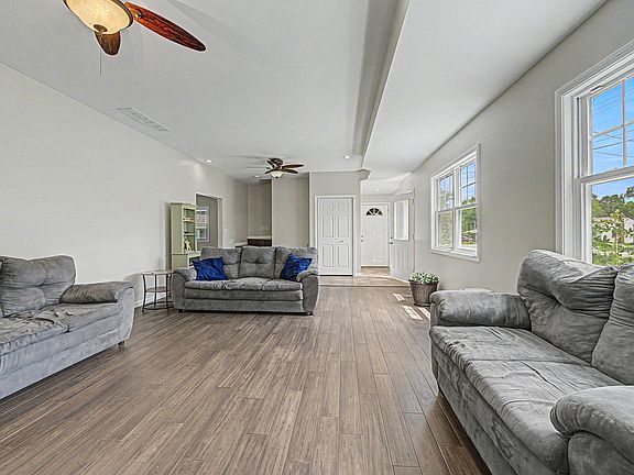 4th image of 2128 Lancaster Heights Rd