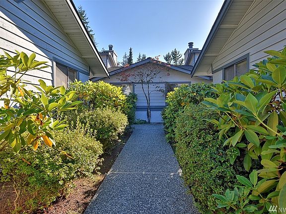 3rd image of 15908 Village Green Dr Unit C
