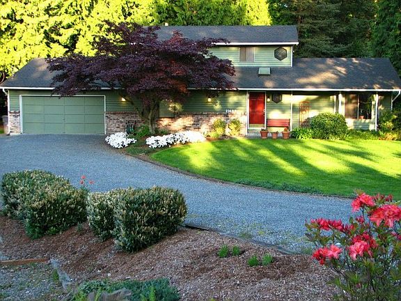 Lots of extra parking, and room for boat or RV