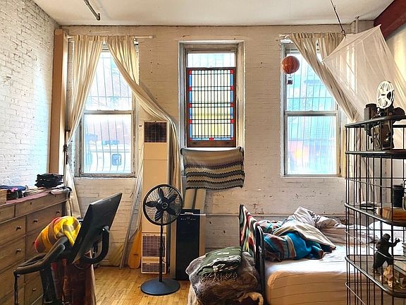 5th image of 57 Stagg St #100