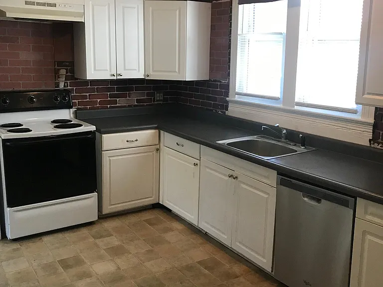 2 S Bradford St #A — Photo 10