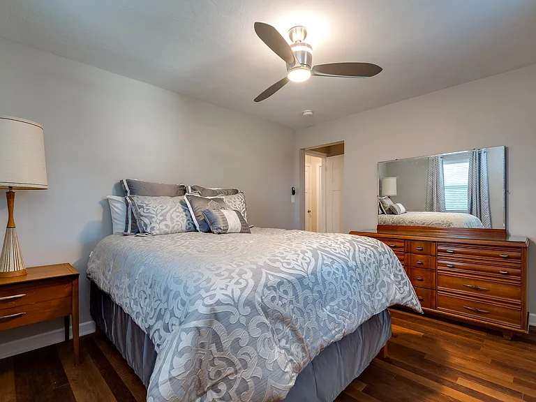 1126 Irving Ave #4 — Photo 14